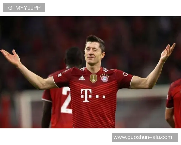 莱万转会巴萨引发拜仁球迷愤怒指责其忘恩负义情绪高涨