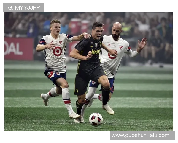 中外足球明星风采与成就全景介绍及个人成长历程分析